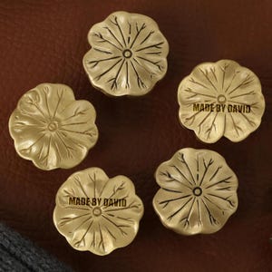 Benutzerdefinierte gravierte Messingblatt Schrankknopf, Seerosenblatt Schublade massive Messingknöpfe, Möbelknöpfe, Möbelersatzgriffe