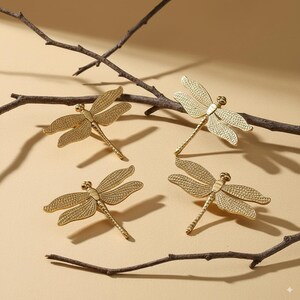 Perillas de latón macizo con forma de libélula, perillas de gabinete únicas, tiradores para mejorar muebles con grabados personalizados, manijas de reemplazo para armarios, tiradores de tocador dorados imagen 2