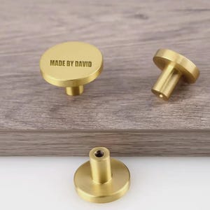 Op maat gegraveerde platte massief messing knop met één gat, minimalistische kastknoppen, meubelverbeteringsknoppen, vervangende handgreep voor meubels, ronde grepen