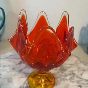 Vintage MCM Viking Epic Amberina Swung Glass 6-Petal Handkerchief Vase 7&quot; Glows Slightly EXC