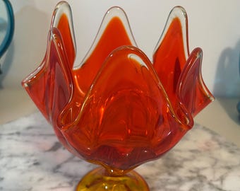 Vintage MCM Viking Epic Amberina Swung Glass 6-Petal Handkerchief Vase 7" Glows Slightly EXC