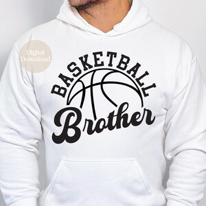 Basketball Bruder SVG PNG DXF, niedlicher Basketball-Player-Svg, Basketball-Schnittdateien, Sportsaison-Svg, Preppy Basketball-Svg, Varsity-Schriftart-Svg