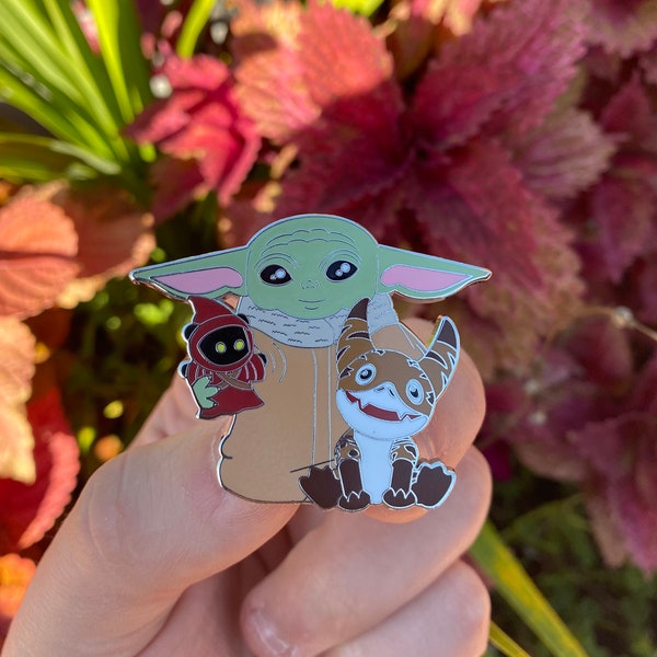 Fantasy pin baby alien with cat and plush only 6 left!! Minor flaw