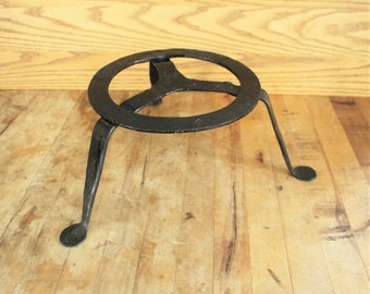 Camp Trivet, Medium