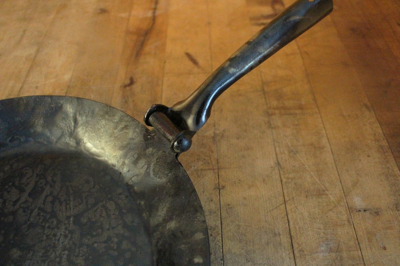 Maine Woodsman Frying Pan 9 Folding Handle image 4