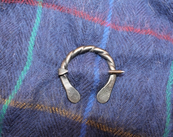 Penannular Brooch Twisted Small 1.5"