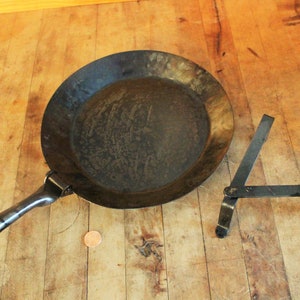 Maine Woodsman Frying Pan 9 Folding Handle image 5