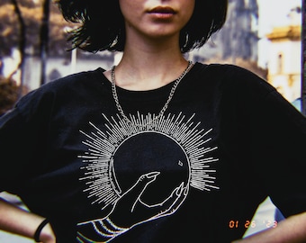 Camiseta Crystal Ball, camiseta sin mangas, bola de cristal, camisa gótica, camisa oscura vanguardista, camisa bruja, Halloween, camisa alternativa