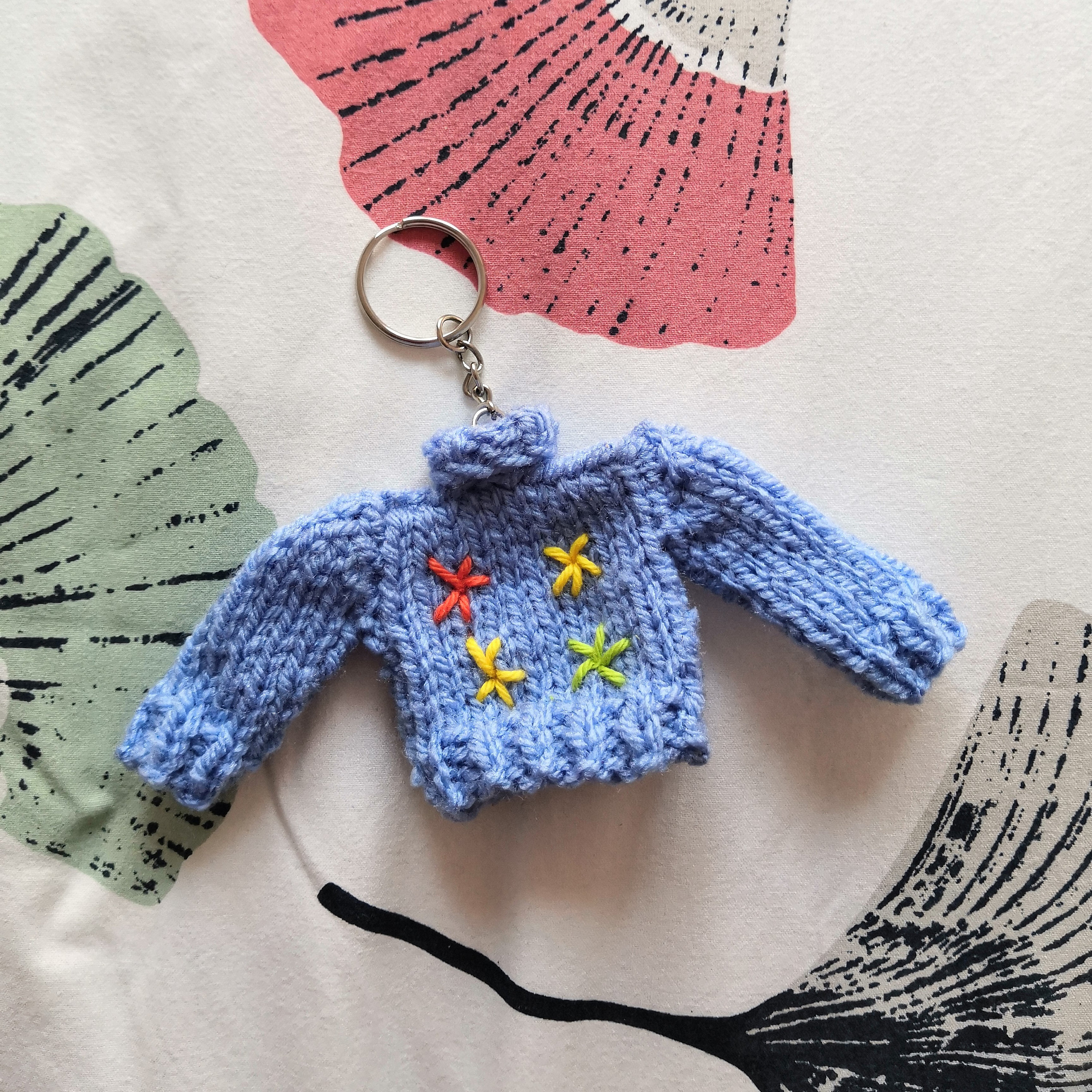 Small Sweater Keychain, Knitting Pattern for Beginner, Pdf in