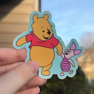 Pegatina de Pooh y Piglet, dúo de Winnie The Pooh, dulce y nostálgico Disney, calcomanía de oso Pooh juguetón de 3" para computadora portátil, botella de agua, cuadernos y más