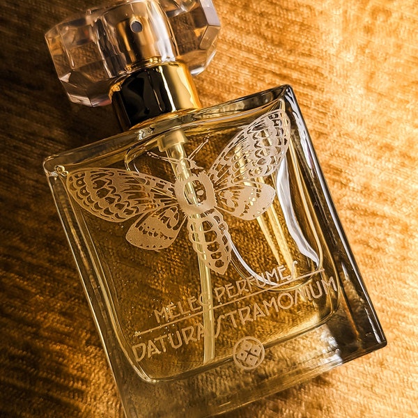 Handgemachtes Parfüm, “Sittiche Moon Flower”, mit Ingwer, Weihrauch, Sandelholz, Irisbutter, Gewürzen und Oud von Meleg Perfumes.