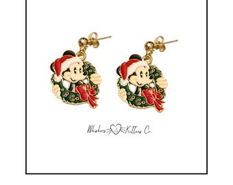 Santa Mouse Wreath Earrings – Holiday Character Stud Earrings