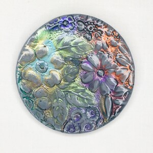 with Flowers-Button or Cabochon-HPAS-1077 P1 Art Stone Hand Painted Bird