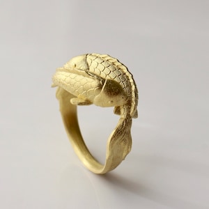 Fish ring made of 750 gold, 18k gold ring lucky charm with koi carp, ring with fish lucky symbol, yin and yang ring