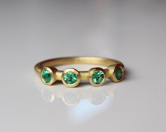 Emerald ring made of 750 gold with four stones, delicate ring made of 18k gold with blue-green emeralds, stacking ring, stacking ring with emerald