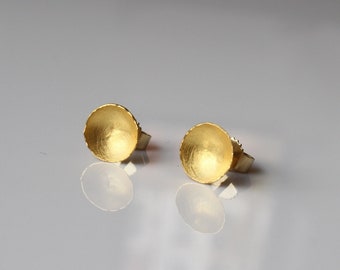 Stud earrings 900 gold, 22 carat gold earrings, minimal stud earrings for day and night, round stud earrings simple, forged, matte, recycled