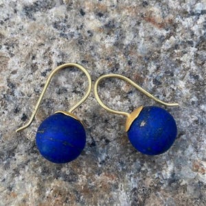 Orecchini Pendenti Oro Con Lapislazzuli Blu E Perla Bianca 8-9mm – Vintage