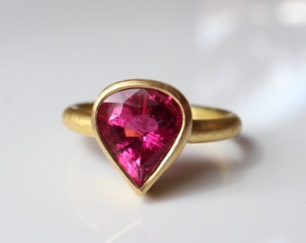 Pink Turmalin Ring aus 900 Gold, Rubellit Turmalinring aus 22k Gold, Goldring mit Hot Pink Turmalin Rubellit, Einzelstück handgearbeitet