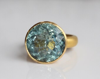 large strong blue aquamarine ring made of 900 gold, dark blue aquamarine ring made of 22k gold, large heavy gold ring with aquamarine handwork