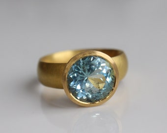 Powerful blue aquamarine ring made of 900 gold, 22k gold ring with intense blue aquamarine, aquamarine ring gold with a special cut, handcrafted