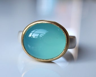 paraiba blue chalcedony ring made of silver and 900 gold, large turquoise cabochon ring, pool blue stone in silver ring with 22k gold setting