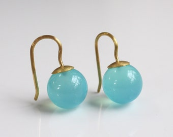 paraiba blue chalcedony earrings with 750 gold, 18k gold earrings with pool blue stones handcrafted, blue ball earrings, neon blue earrings