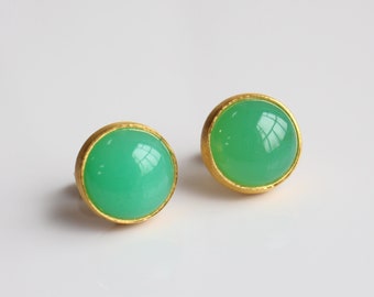 large chrysoprase stud earrings with 900 gold, earrings 22 carat gold handmade with bright green chrysoprase, chrysoprase apple green top
