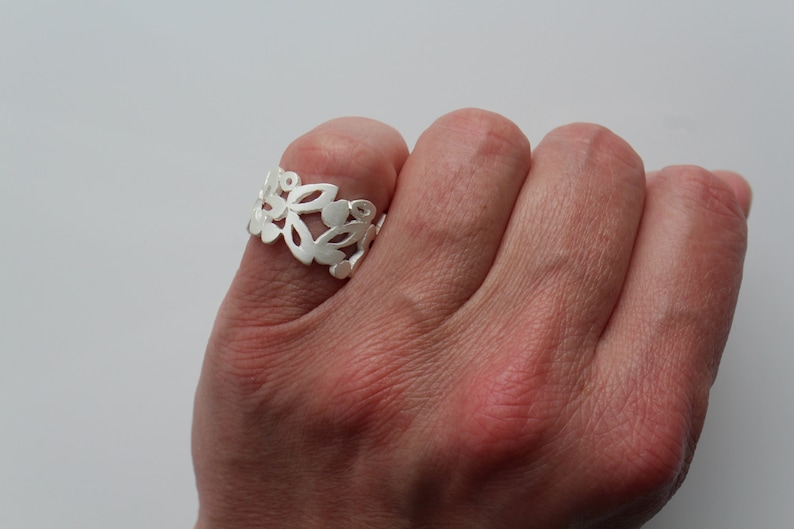 floral silver ring, ring sculpture, wide silver ring with floral pattern, silver ring floral lace image 2