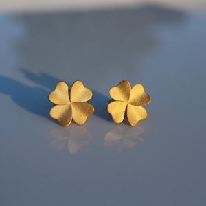 Lucky charm cloverleaf stud earrings made of 900 gold, 900 gold stud earrings four-leaf clover goldsmith work