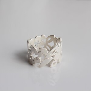 floral silver ring, ring sculpture, wide silver ring with floral pattern, silver ring floral lace image 3