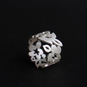 floral silver ring, ring sculpture, wide silver ring with floral pattern, silver ring floral lace image 7
