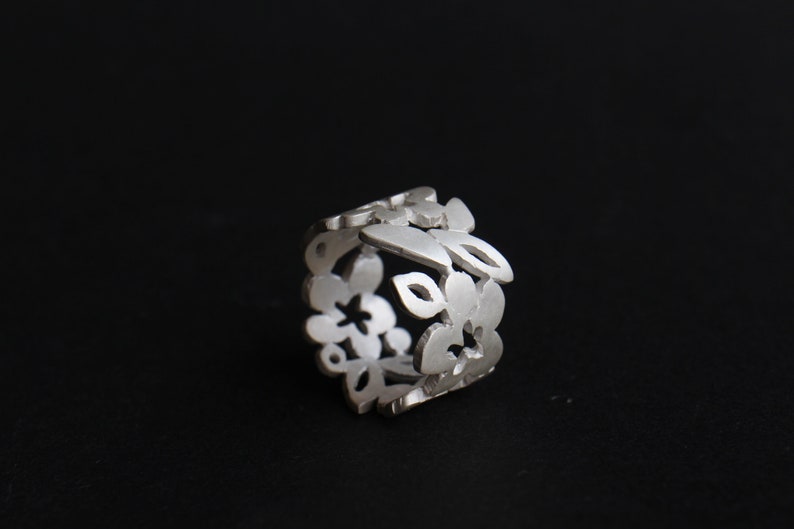 floral silver ring, ring sculpture, wide silver ring with floral pattern, silver ring floral lace image 7