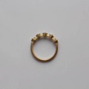 white rose cut diamond ring made of 750 gold, delicate ring made of 18k gold with white rose cut diamonds, gold stacking ring with 5 diamond roses image 5