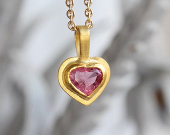 pink spinel heart pendant made of 900 gold, heart pendant 22 carat gold with pink spinel, small heart pendant 900 gold handmade goldsmith