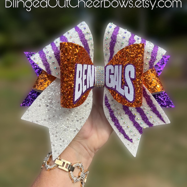 Team orders only, customize team name and colors , must purchase at least 10, priced per bow.  Rhinestone Cheer Bows