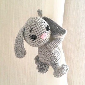 Bunny curtain tie back for children room
