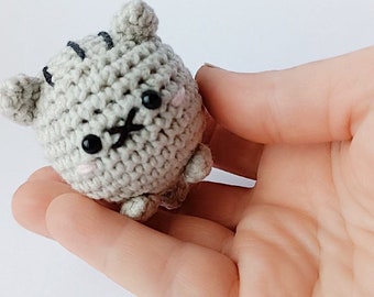 Amigurumi grey cat, soft cat toy, crochet animal keychain, cat lovers gift, tiny kitten