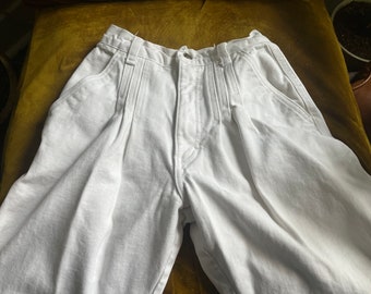 Vaqueros mom de talle alto Stone River con adornos vintage