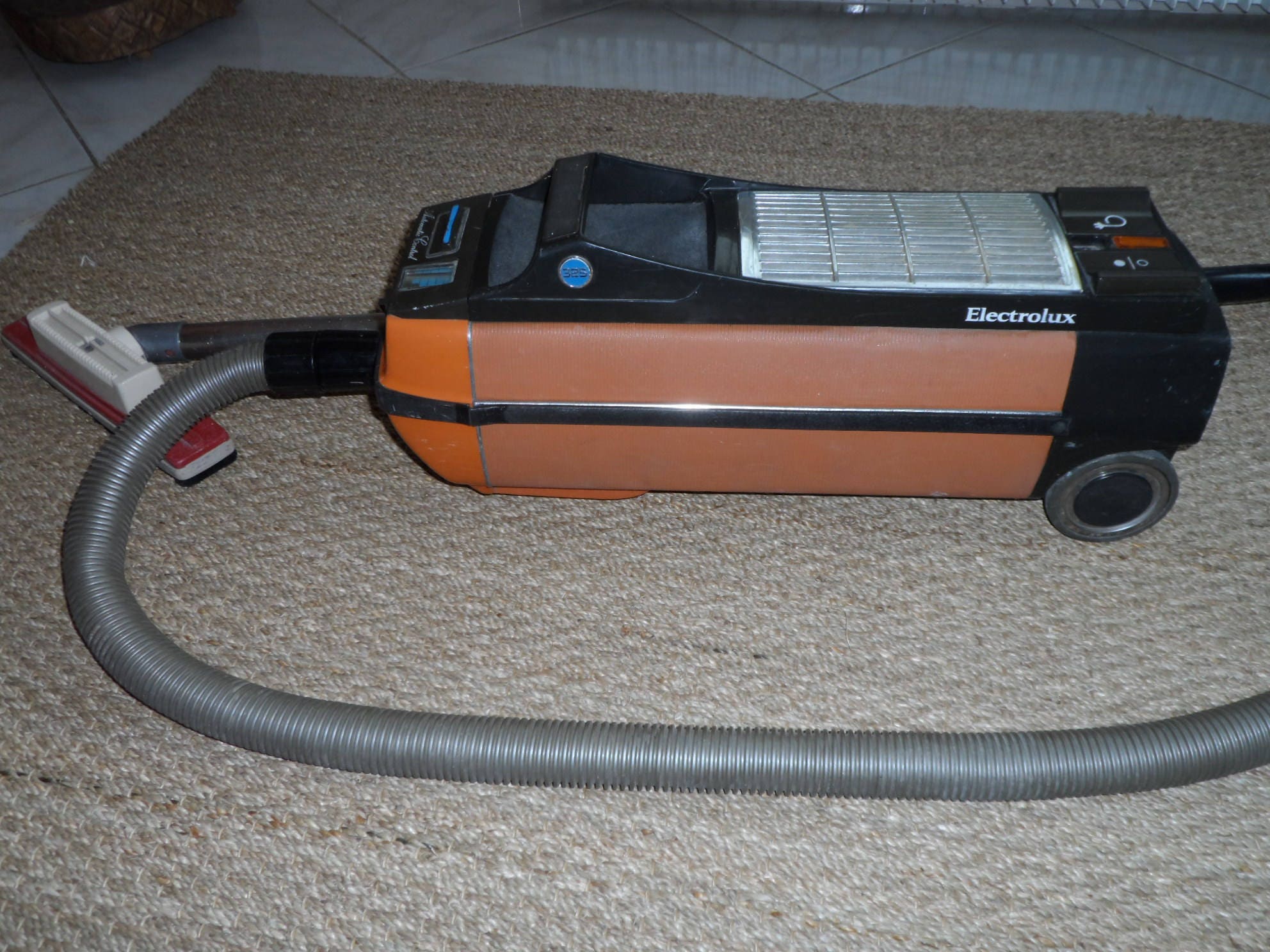 ASPIRATEUR ancien VINTAGE ELECTROLUX Z 325 orange kitsch Etsy