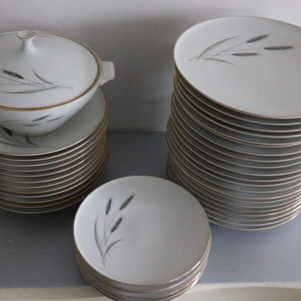 Vintage H & Co. Selb Bavaria Snack Canapé Plate Size 8 1/2 Vintage H & Co. Selb Bavaria Snack Canapé Plate Size 8 1/2