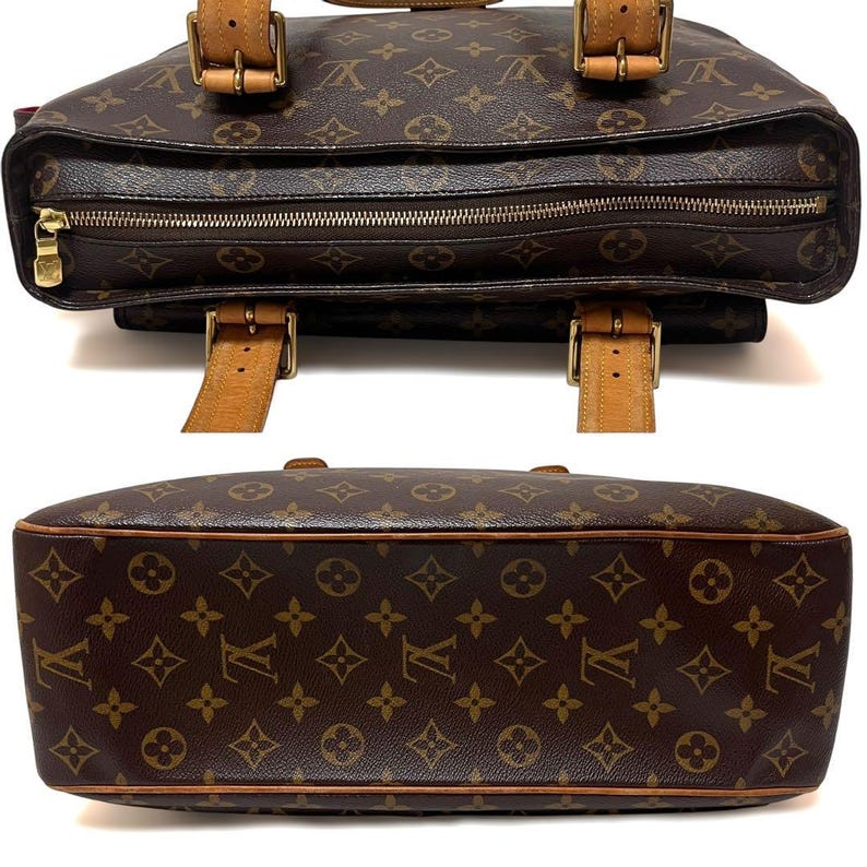 Może przedstawiać: Brązowa torebka z monogramem, z brązowymi sk&oacute;rzanymi paskami i złotymi okuciami. Torba posiada zapięcie na zamek błyskawiczny, dwa g&oacute;rne uchwyty i pasek na ramię. Kultowy wz&oacute;r jest widoczny na zewnątrz, o strukturalnym designie.