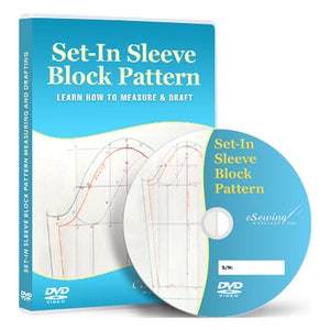 Könnte beinhalten: Ein blaues DVD-Gehäuse mit einem weißen Etikett, auf dem "Set-In Sleeve Block Pattern" und "Learn How To Measure & Draft" steht. Das DVD-Gehäuse zeigt auf der Vorderseite ein Bild eines Ärmelmusters. Die DVD ist blau mit einem weißen Etikett, auf dem "Set-In Sleeve Block Pattern" und "eSewing Workshops.com" steht.