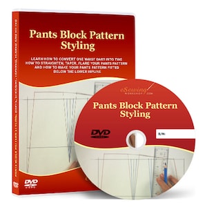Könnte beinhalten: DVD mit dem Titel "Pants Block Pattern Styling" mit rotem Hintergrund und einer weißen DVD-Disc, die eine Nahaufnahme einer Hand zeigt, die Linien auf ein weißes Blatt Papier zeichnet. Der Text auf dem DVD-Cover lautet "Lernen Sie, wie Sie eine Taillenschnitt in zwei Schnitte umwandeln, wie Sie Ihr Hosenmuster gerade, konisch, ausgestellt machen und wie Sie Ihr Hosenmuster unterhalb der unteren Hüftlinie anpassen."