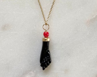 14 Karat Yellow Gold La Mano De Azabache Black Figa Fig Fist Bead Hand Pendant Charm Necklace