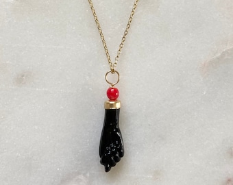 14 Karat Yellow Gold La Mano De Azabache Black Figa Fig Fist Coral Bead Pendant Charm Necklace