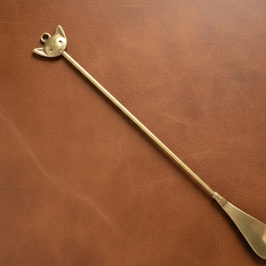 Calzador largo de latón con mango de cabeza de gato – Calzador hecho a mano, regalo para amantes de los gatos.