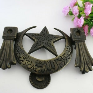 Brass Hand Door Knocker – Elegant Front Door Hardware, Classic Entryway Decor