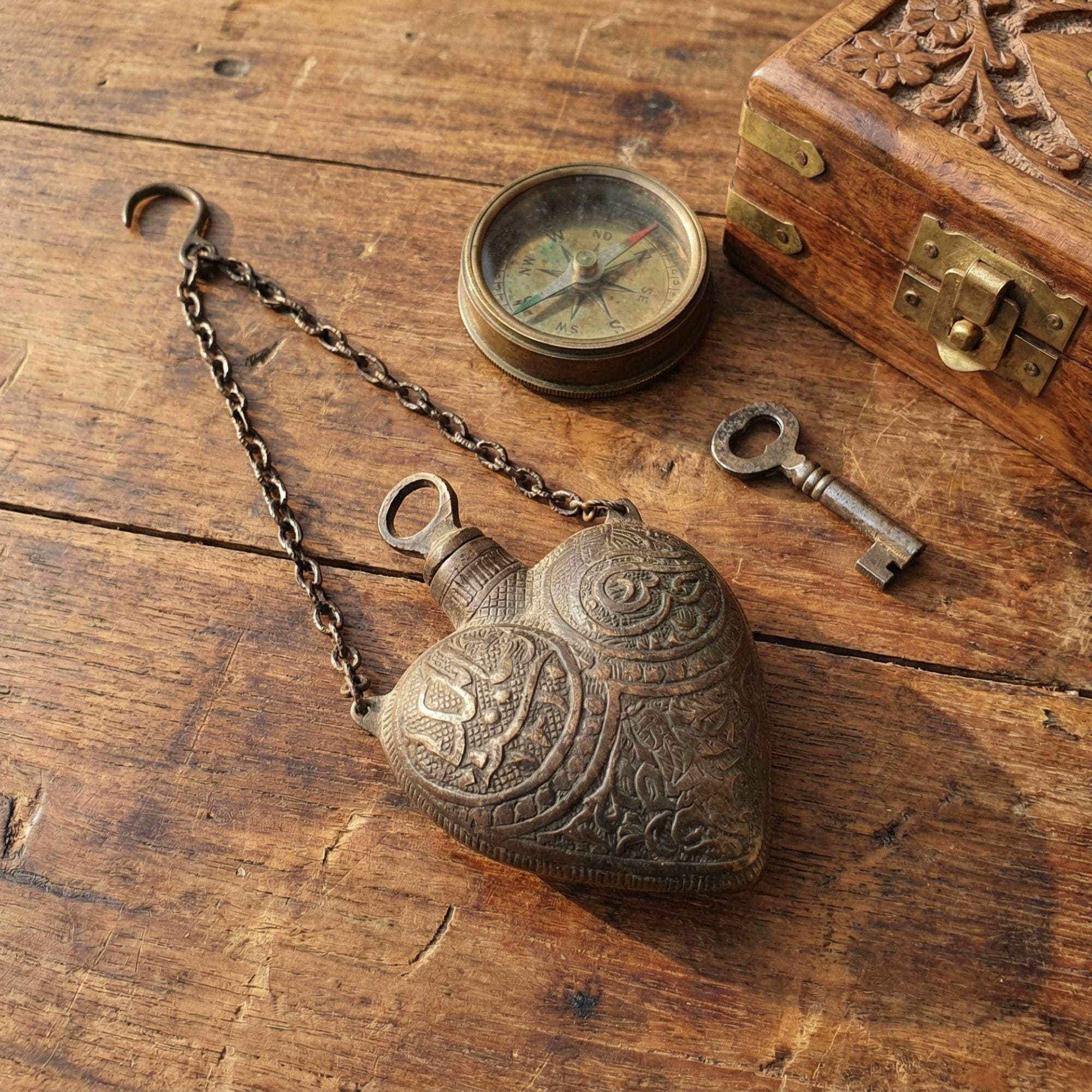 手作りの真鍮製火薬入れ：ヴィンテージハート型装飾 - Etsy 日本