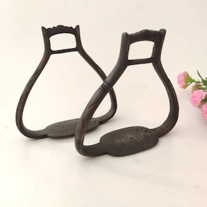 Solid Brass Horse Riding Stirrups – Equestrian Equipment for Riders and Enthusiasts