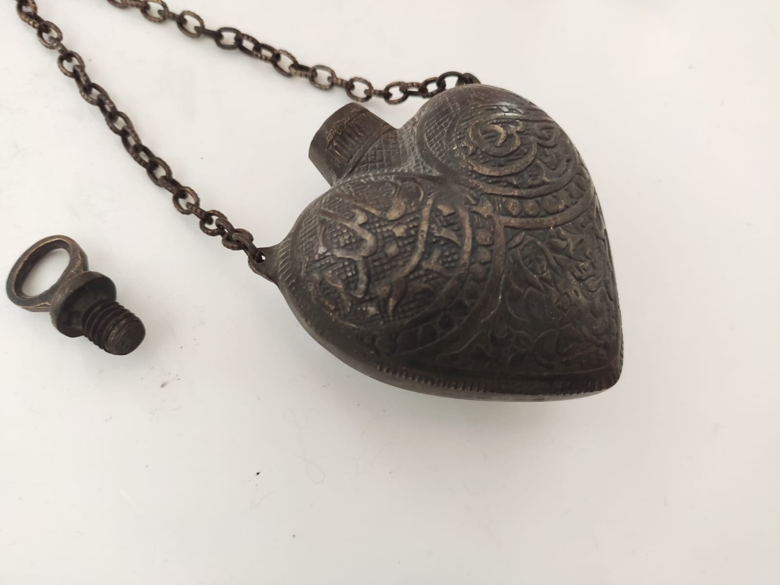 手作りの真鍮製火薬入れ：ヴィンテージハート型装飾 - Etsy 日本